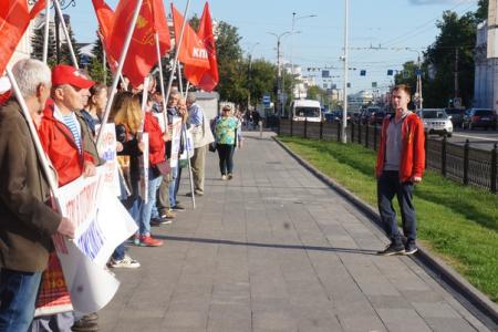 Коммунисты и комсомольцы города Иваново вышли на пикет в поддержку коллектива совхоза имени Ленина и П.Н. Грудинина