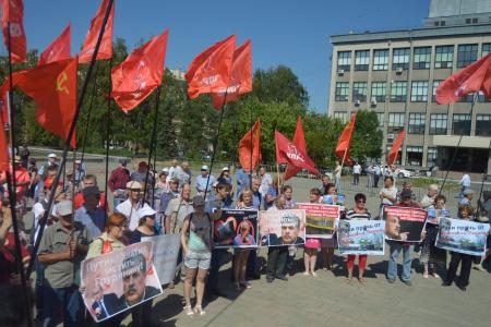 Общее требование участников митинга в Барнауле: «Руки прочь от совхоза имени Ленина и Павла Грудинина!»