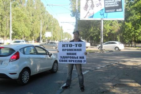 В Саратове прошли одиночные пикеты КПРФ против бездарной власти
