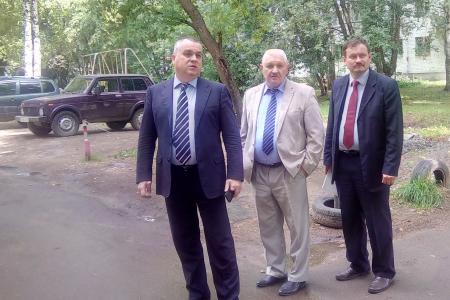 Руководители фракций КПРФ в Заксобрании и Гордуме провели рейд по улицам города Кирова
