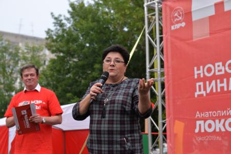 Новосибирск. Анатолий Локоть провел первую дворовую встречу с избирателями