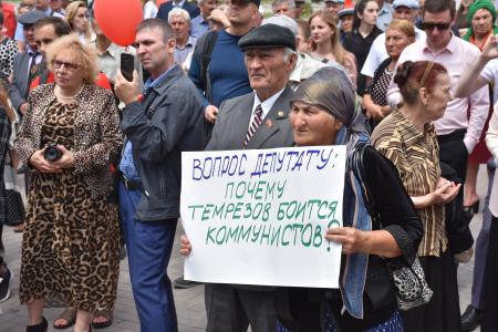 Глава КЧР Рашид Темрезов отказался встречаться с депутатами Госдумы от КПРФ