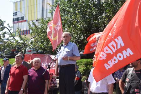 «Хватит нам врать!»: возле телецентра «Останкино» в Москве прошла акция левых сил