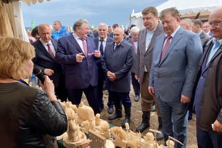 В.И.Кашин принял участие в церемонии открытия финальных состязаний Восьмого Открытого чемпионата России по пахоте