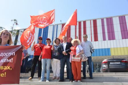 «Хватит нам врать!»: возле телецентра «Останкино» в Москве прошла акция левых сил