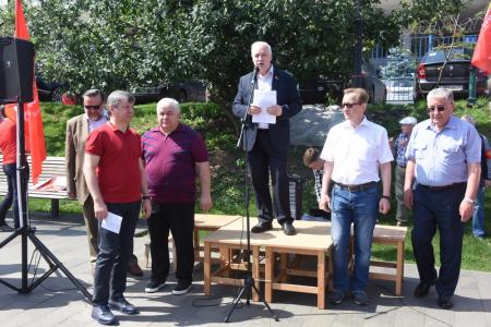 «Хватит нам врать!»: возле телецентра «Останкино» в Москве прошла акция левых сил