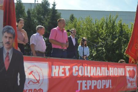 Общее требование участников митинга в Барнауле: «Руки прочь от совхоза имени Ленина и Павла Грудинина!»