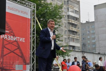 Новосибирск. Анатолий Локоть провел первую дворовую встречу с избирателями