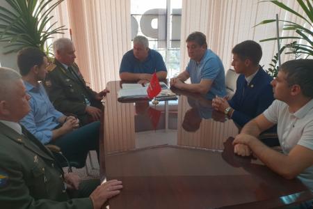 К.К. Тайсаев на заседании предвыборного штаба поздравил В.И. Соболева с успешной регистрацией кандидатом на пост губернатора Ставропольского края