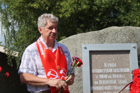 Поклонимся великим тем годам: коммунисты Пскова отметили 75-летие освобождение города от немецко-фашистских захватчиков