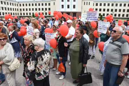 Глава КЧР Рашид Темрезов отказался встречаться с депутатами Госдумы от КПРФ