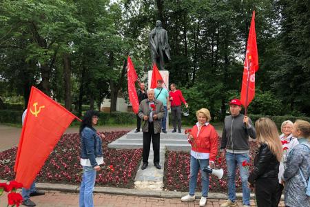 Великий Новгород. Цвет настроения – красный