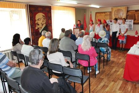 Республика Татарстан. 14 июля Нижнекамский городской комитет КПРФ провёл торжественное собрание, посвящённое 100-летию комсомола Татарстана