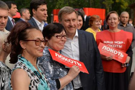 «Время показало»: Мэр Новосибирска Анатолий Локоть встретился с избирателями Первомайского района