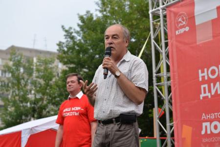 Новосибирск. Анатолий Локоть провел первую дворовую встречу с избирателями