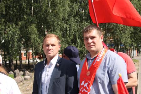 Поклонимся великим тем годам: коммунисты Пскова отметили 75-летие освобождение города от немецко-фашистских захватчиков