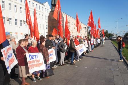 Коммунисты и комсомольцы города Иваново вышли на пикет в поддержку коллектива совхоза имени Ленина и П.Н. Грудинина