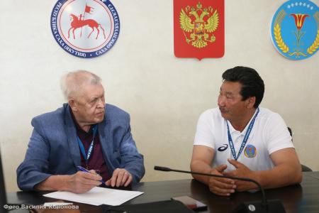 Лидер коммунистов Якутии Виктор Губарев провел в Амге личный прием граждан