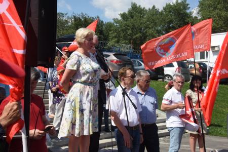 «Хватит нам врать!»: возле телецентра «Останкино» в Москве прошла акция левых сил