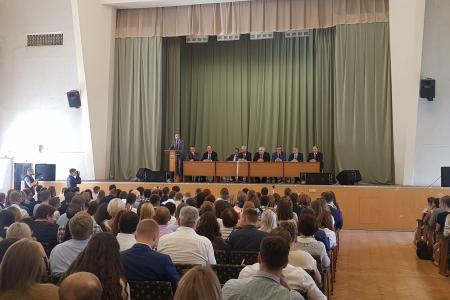 Казбек Тайсаев вручил дипломы выпускникам МАДИ и поздравил избранного на должность ректора Алексей Солнцева с победой на выборах