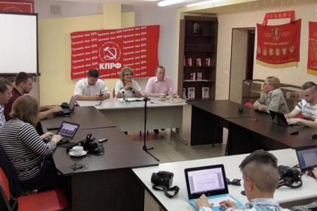 Пресс-конференция саратовских депутатов-коммунистов