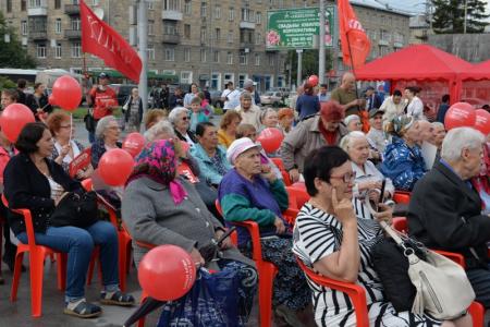 Выборы в Новосибирске. Кандидат в мэры Анатолий Локоть встретился с дзержинцами