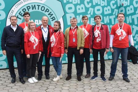 «Обновленный социализм стучится в ваши двери и души»