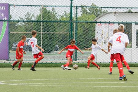 Спортивный клуб КПРФ провел детский футбольный турнир в Крыму