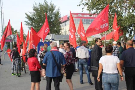 Тюменские коммунисты провели митинг в защиту прав трудящихся