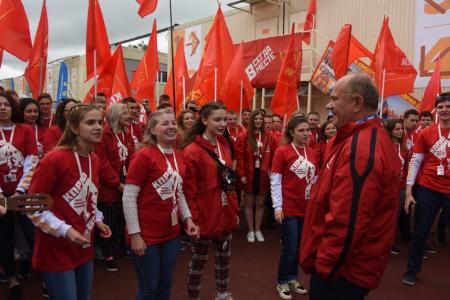 «Обновленный социализм стучится в ваши двери и души»