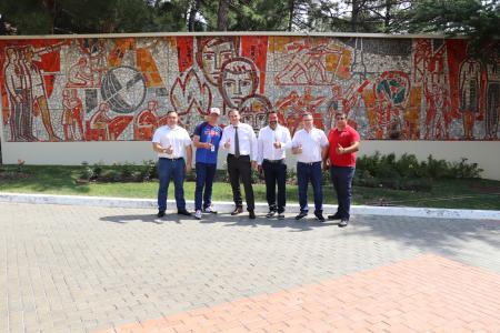 В ходе рабочей поездки на Крымский полуостров Ю.В. Афонин и А.А. Ющенко посетили Международный детский центр «Артек»