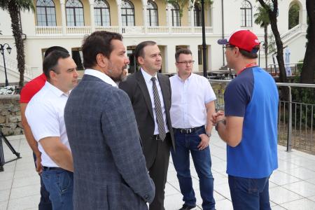 В ходе рабочей поездки на Крымский полуостров Ю.В. Афонин и А.А. Ющенко посетили Международный детский центр «Артек»