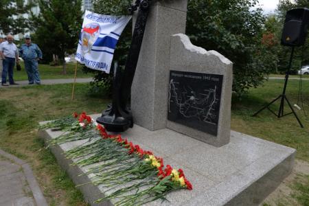 Трехметровую стелу с якорем в память героям-речникам открыли в Новосибирске