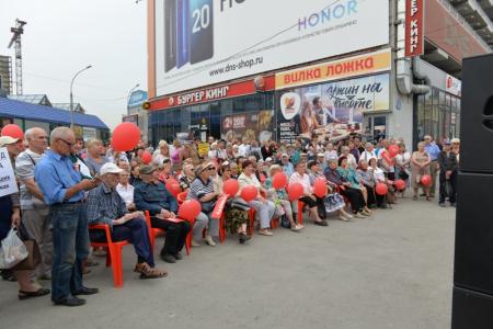 Выборы в Новосибирске: Жители левобережья встретились с Анатолием Локтем
