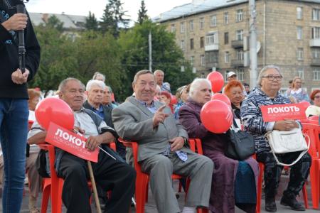 Выборы в Новосибирске. Кандидат в мэры Анатолий Локоть встретился с дзержинцами