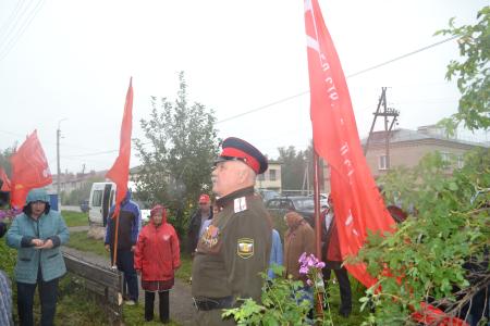 Нижегородские коммунисты открыли в Шахунье мемориальную доску И.В. Сталину