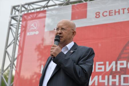 Выборы в Новосибирске. В микрорайоне Чистая Слобода подготовили более 200 вопросов кандидату Анатолию Локтю