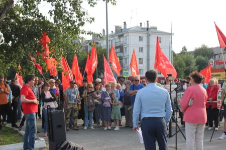 Тюменские коммунисты провели митинг в защиту прав трудящихся