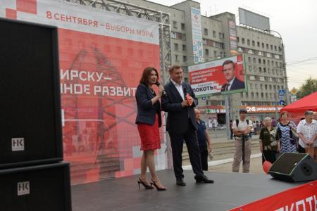 Выборы в Новосибирске: Жители левобережья встретились с Анатолием Локтем