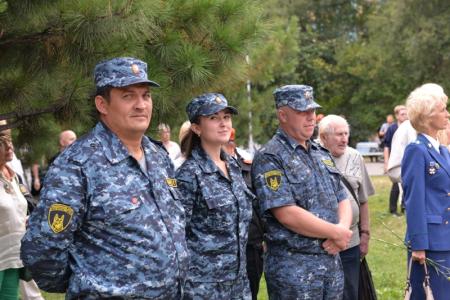Трехметровую стелу с якорем в память героям-речникам открыли в Новосибирске