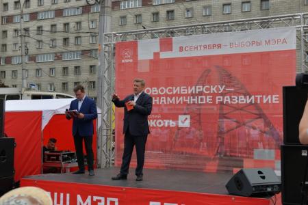 Выборы в Новосибирске: Жители левобережья встретились с Анатолием Локтем