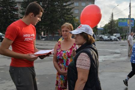 Выборы в Новосибирске. Кандидат в мэры Анатолий Локоть встретился с дзержинцами