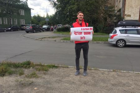 В Петрозаводске активисты КПРФ провели серию одиночных пикетов за честные выборы 