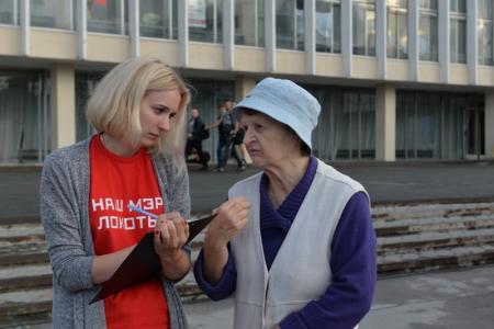 Выборы в Новосибирске. Кандидат в мэры Анатолий Локоть встретился с дзержинцами