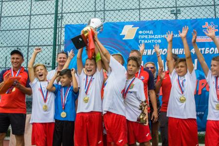 Спортивный клуб КПРФ провел детский футбольный турнир в Крыму