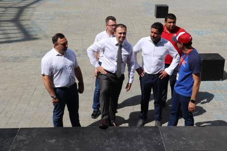 В ходе рабочей поездки на Крымский полуостров Ю.В. Афонин и А.А. Ющенко посетили Международный детский центр «Артек»