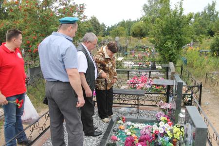 Память о подвигах. Коммунисты Пскова провели автопробег в день ВДВ