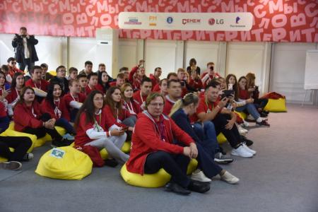 «Обновленный социализм стучится в ваши двери и души»
