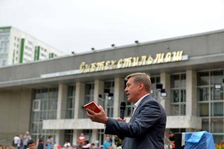 Выборы в Новосибирске. В микрорайоне Чистая Слобода подготовили более 200 вопросов кандидату Анатолию Локтю