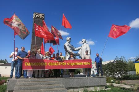 Тамбовские коммунисты провели автопробег, посвящённый 140-летию со дня рождения И.В. Сталина